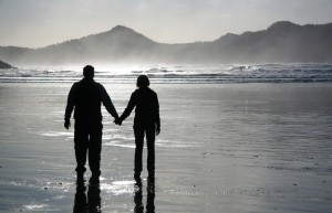 couple silhoutte beach